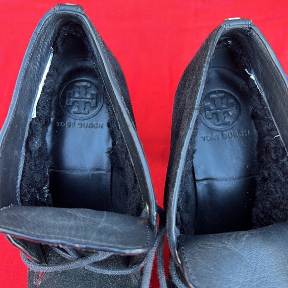 Tory Burch Black Suede Sherpa Lined Heeled Ankle Booties - Picture 15 of 17